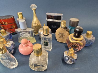 Lot de flacons de parfum: Lolita Lempicka,...