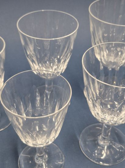 BACCARAT 
Service de verrerie comprenant...