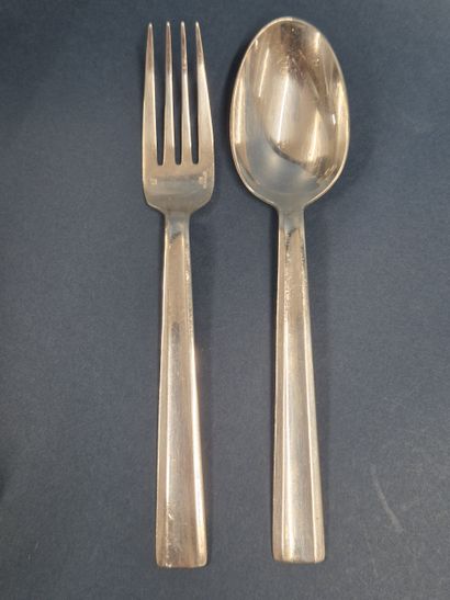 CHRISTOFLE 
Suite de 13 cuillères et 12 fourchettes...