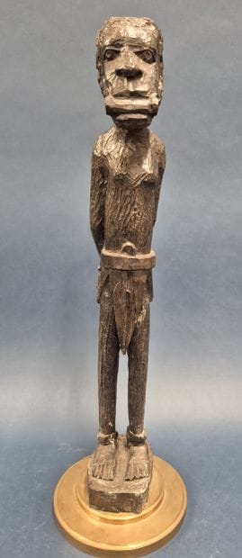 Sculpture en bois représentant un personnage...