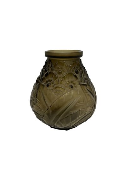 LORRAIN NANCY FRANCE
Vase de forme boule...
