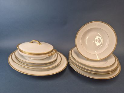 LIMOGES
Importante partie de service en porcelaine...