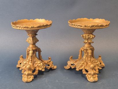 Paire de coupes sur pied dites tazza en bronze...