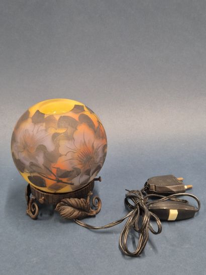 DEVEAU (actif vers 1920-1930).
Lampe formant...