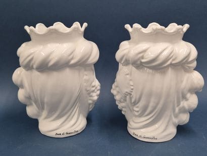 DUCA DI CAMASTRA (Sicile) 
Deux vases à décor...