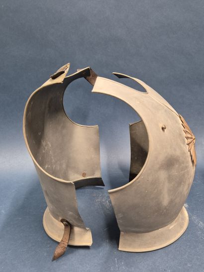 Cuirasse et casque en métal
Panoplie pour...