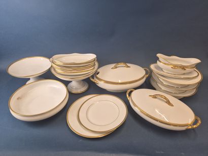 LIMOGES
Importante partie de service en porcelaine...