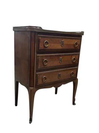 Petite commode en bois de placage ouvrant...