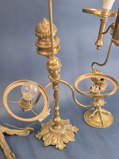 Réunion de pieds de lampes comprenant : 
-...