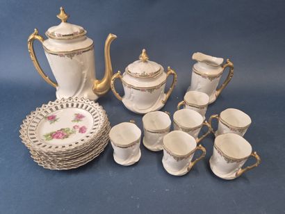 LIMOGES 
Partie de service à café en porcelaine...
