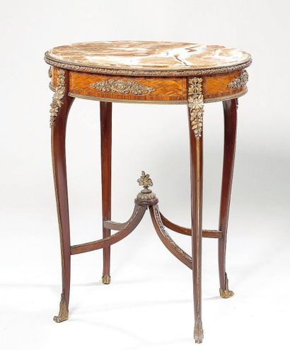 Table de salon de forme ronde, en placage...