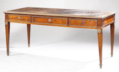 Bureau plat rectangulaire, en acajou et placage...