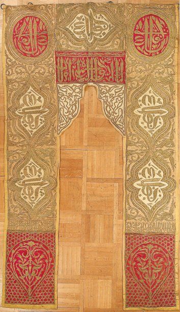 Grande portière de mosquée en forme de mihrab...