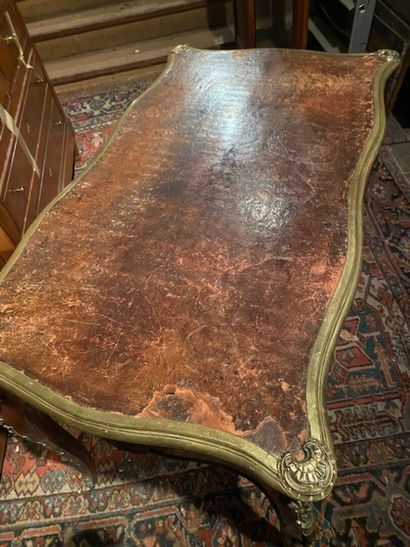 A straight desk in veneered wood and marquetry...