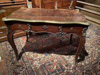 A straight desk in veneered wood and marquetry...