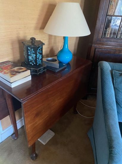 A flap table in mahogany and mahogany veneer
19th...