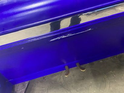 1 piano PLEYEL bleu électrique