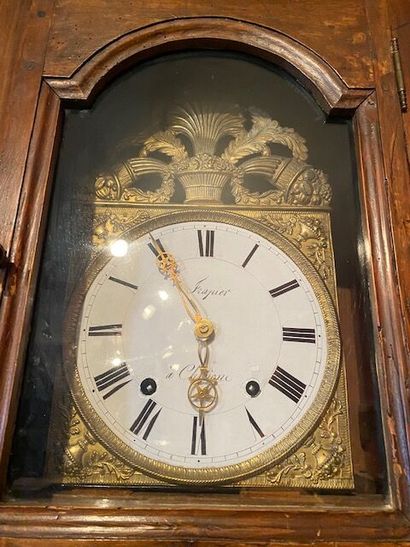 A parquet clock in molded natural wood
movement...