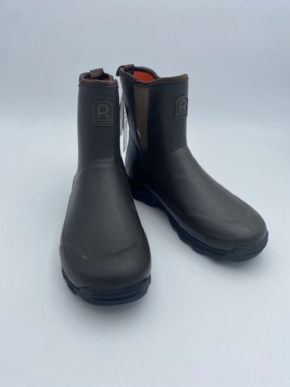 ROUCHETTE 
Paire de bottines marron
Taille...