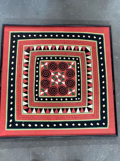 CHINE - TISSU BRODE A DECOR GEOMETRIQUE