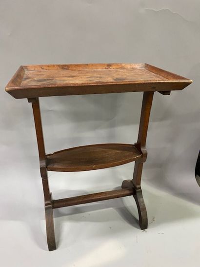 A pocket table in natural pine and walnut
It...