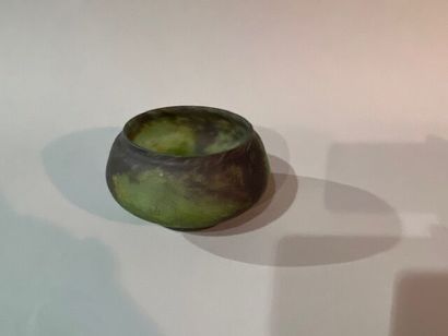 DAUM NANCY vide poche en verre irisé vert...