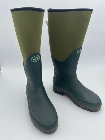 LE CHAMEAU
Paire de bottes 
vert foncé modèle...