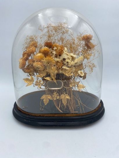 Un bouquet de mariage en fleurs séchées et...