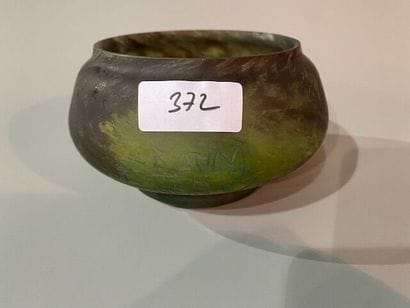 DAUM NANCY vide poche en verre irisé vert...