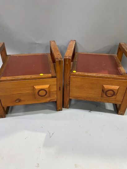 Une paire de chevets en pin naturel et bois...