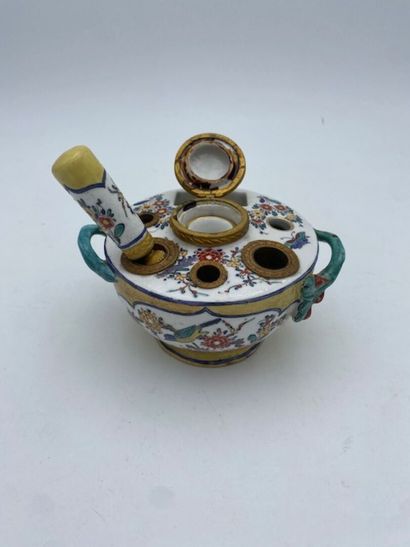 CHANTILLY 
Inkwell and seal in soft porcelain...