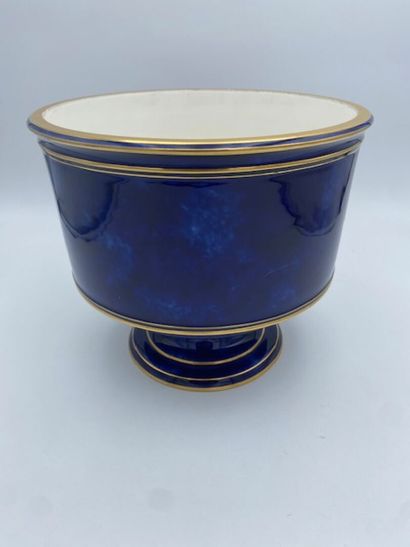 SEVRES - Porcelain bowl on pedestal with...