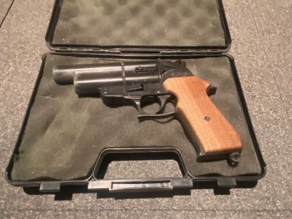 Pistolet de défense à deux coups superposés...