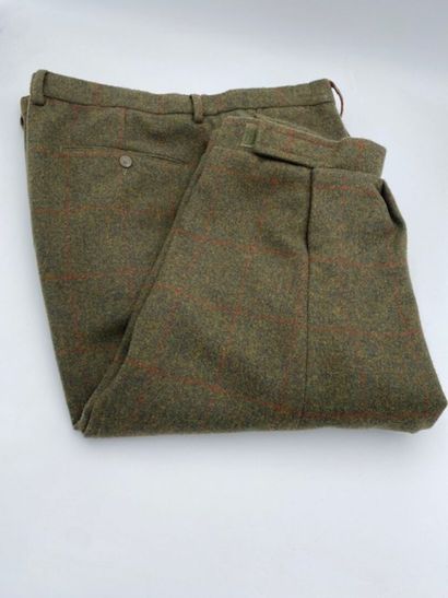 ALAN PAINE 
Pantalon snickers en laine 
Taille...