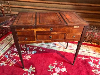 Toilet table with flaps in veneered wood...