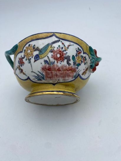 CHANTILLY 
Inkwell and seal in soft porcelain...