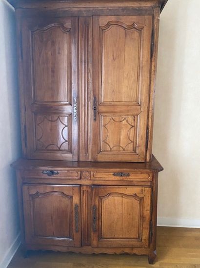 Two-body molded sideboard
It opens with four...
