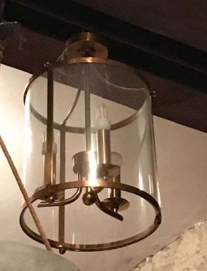 Deux lanternes à trois lumières
en métal...