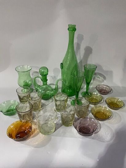 BIOT 
Ensemble en verre teinté composé d'une...