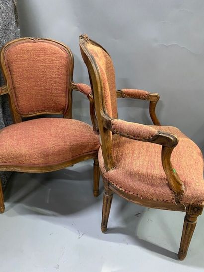 A pair of cabriolet armchairs in molded natural...