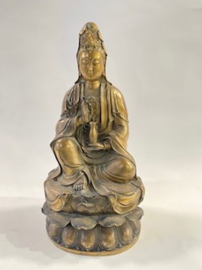 Le Boddhisattva Kwanyin assis en posture...
