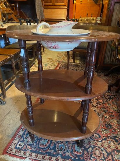 Une table de toilette en acajou et placage...