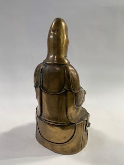 Le Boddhisattva Kwanyin assis en posture...