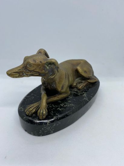Seated greyhound
Bronze with medal patina...