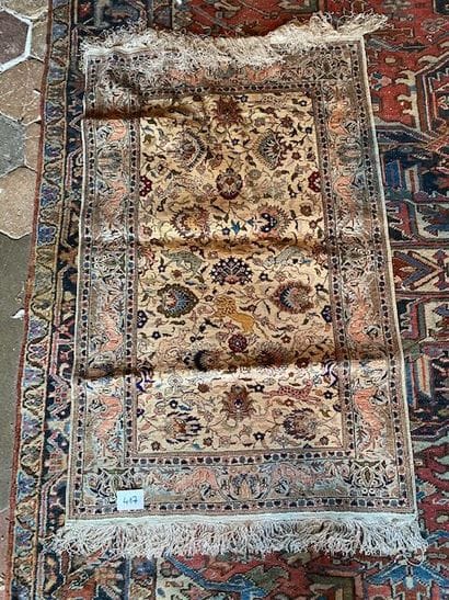 GHOUM
Tapis en laine soyeuse fait main à...