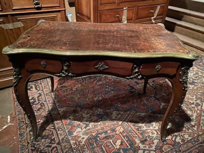 A straight desk in veneered wood and marquetry...