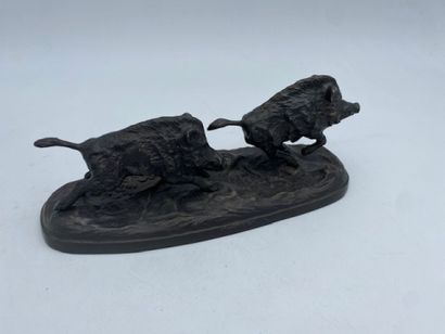 Two running boars
Bronze with brown patina
Modern...