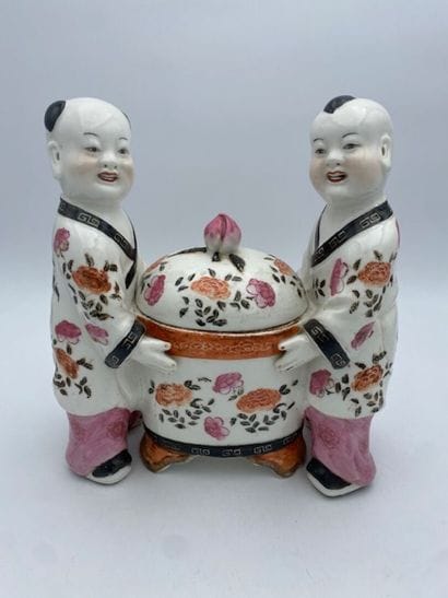 CHINA 20th century 
Polychrome porcelain...