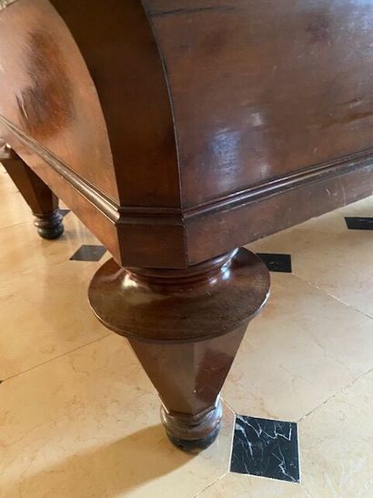 Un billard Français en noyer mouluré JR SGDG
et...