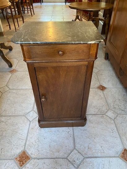 Two bedside cabinets in veneered wood with...